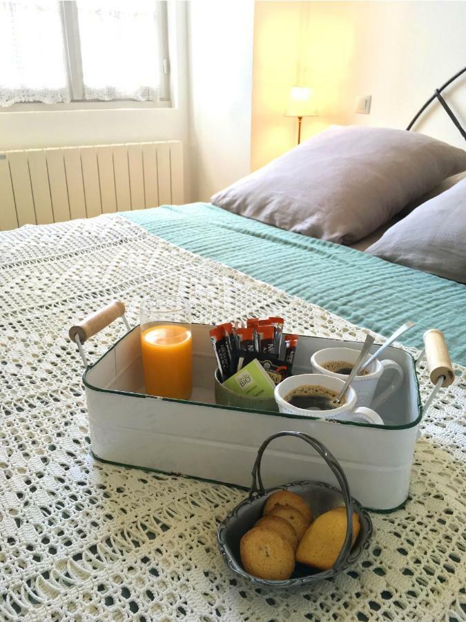 L'Atelier De Tess Bed and Breakfast Le Bec-Hellouin Esterno foto